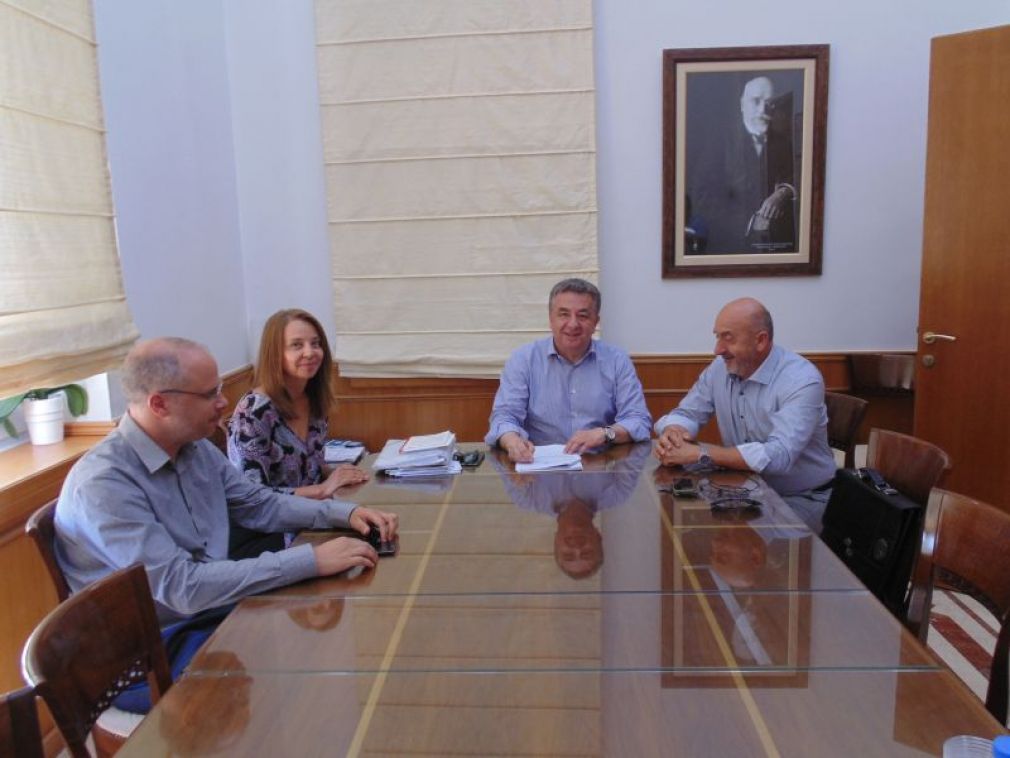 Δημαρχάρα... και διακοσμητής!