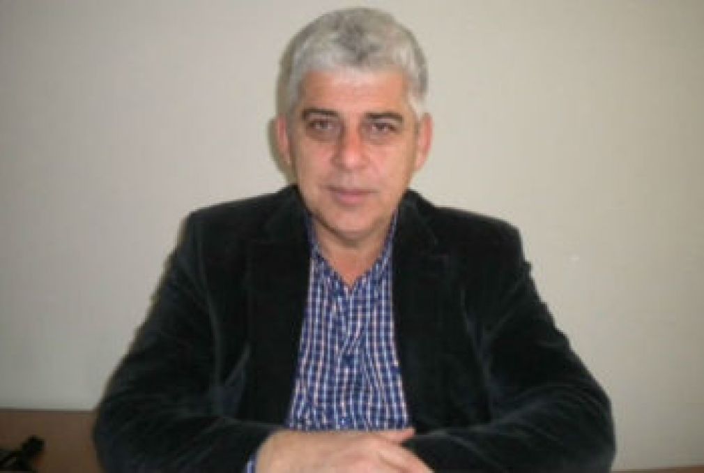 Δεν χάνει... ο Κεμέ...