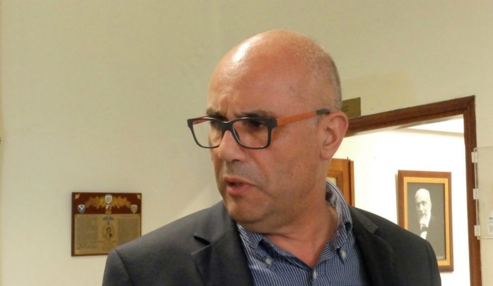 Δεν θα κατέβει...