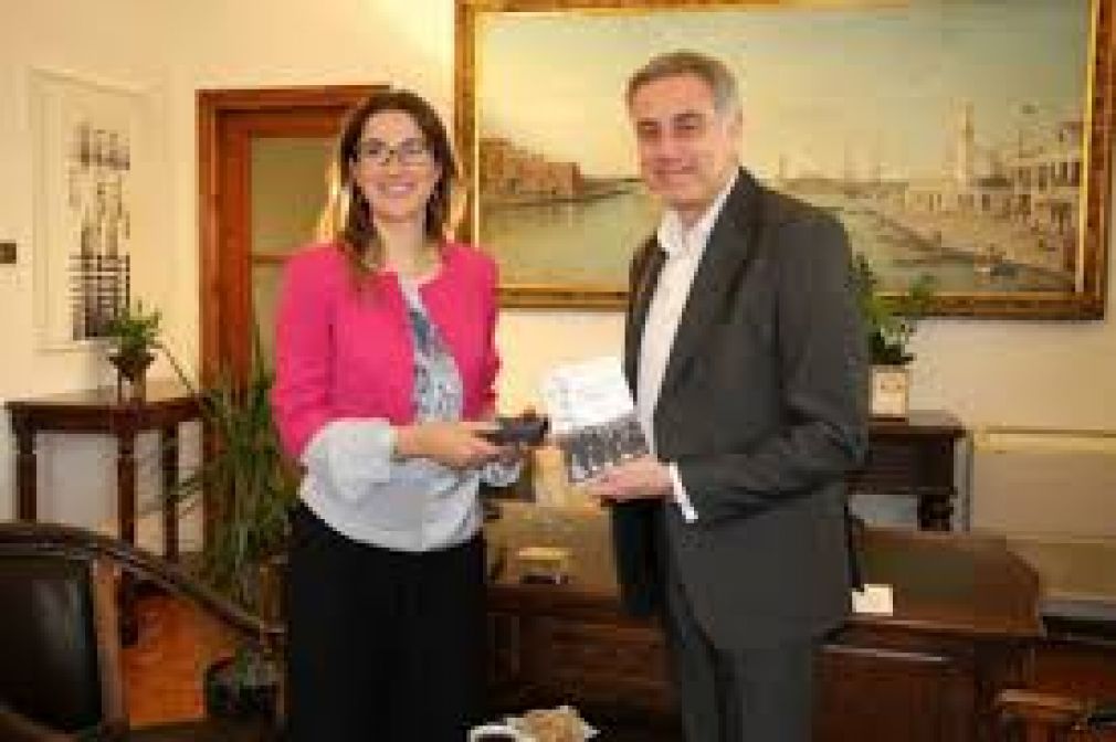 Και άσχετος... και "μπόγιας" και "τεμενάδες" στην Τουρκάλα!
