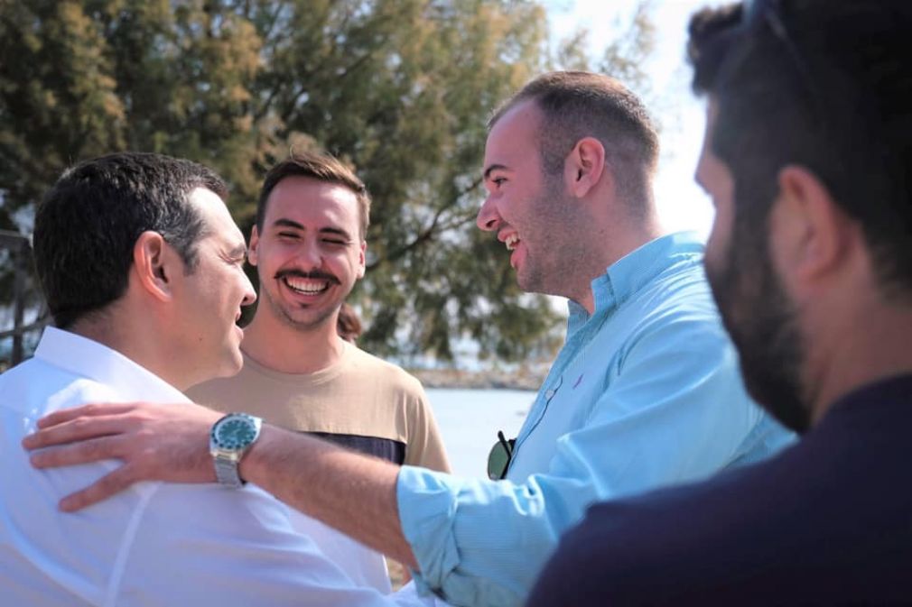 Τρελό γέλιο.... με τα 10 άτομα της νεολαίας ΣΥΡΙΖΑ...