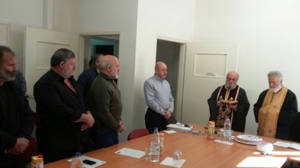 Γελάνε και οι "κότες"...