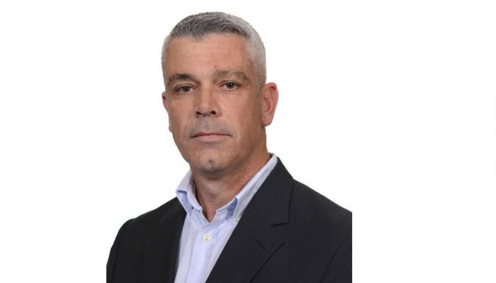 Κρατούσε την κεφαλή του! Υπομονή΄!