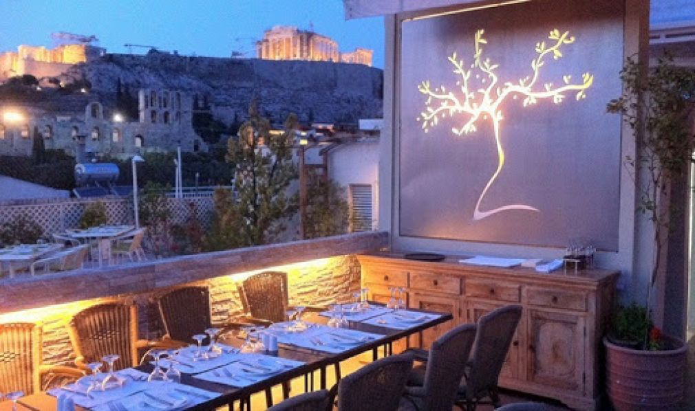ΔΕΝ φτάνουν οι Χανιώτες να “ταϊσουν” τα μαγαζιά μας!
