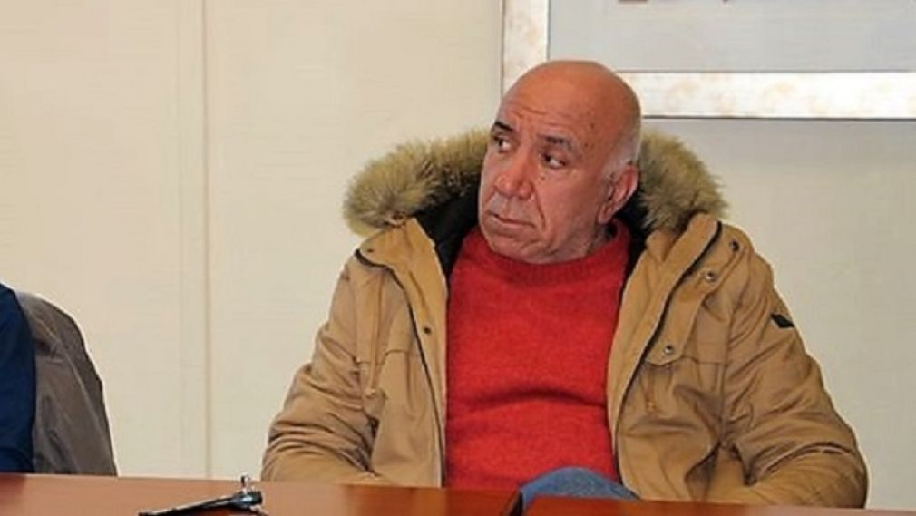 Ο Βλαζάκης ξέρει καλά τι κάνει.
