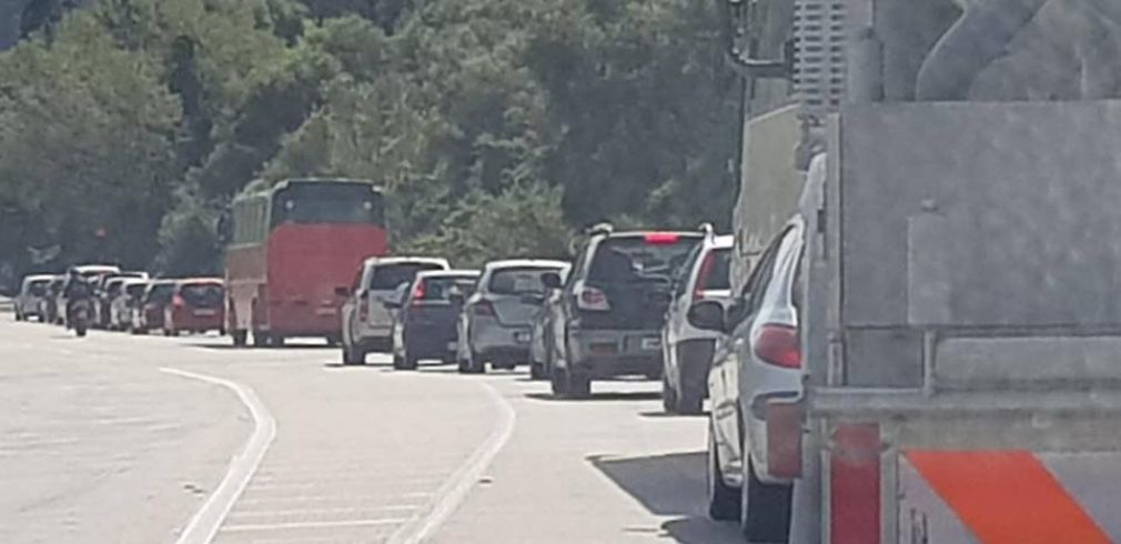 Λαμπάκης... και ουρές...