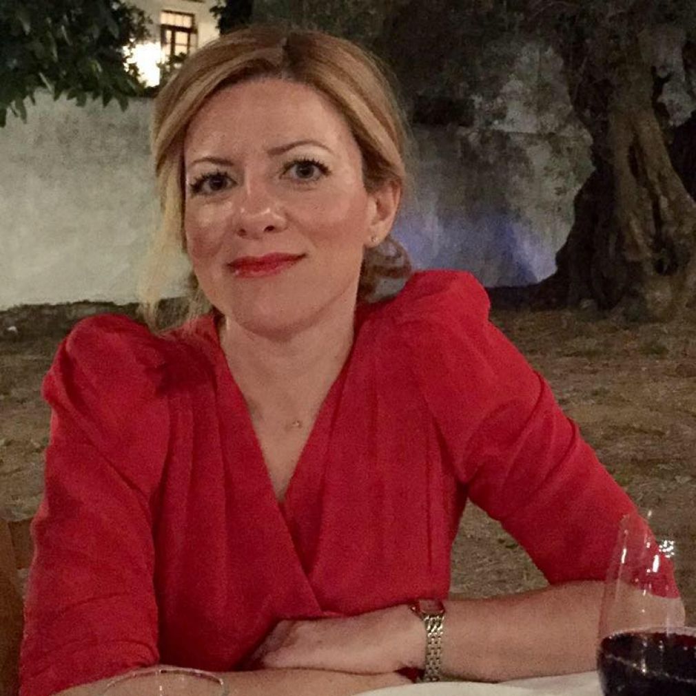 Μας κακομαθαίνει η Αθηνά...