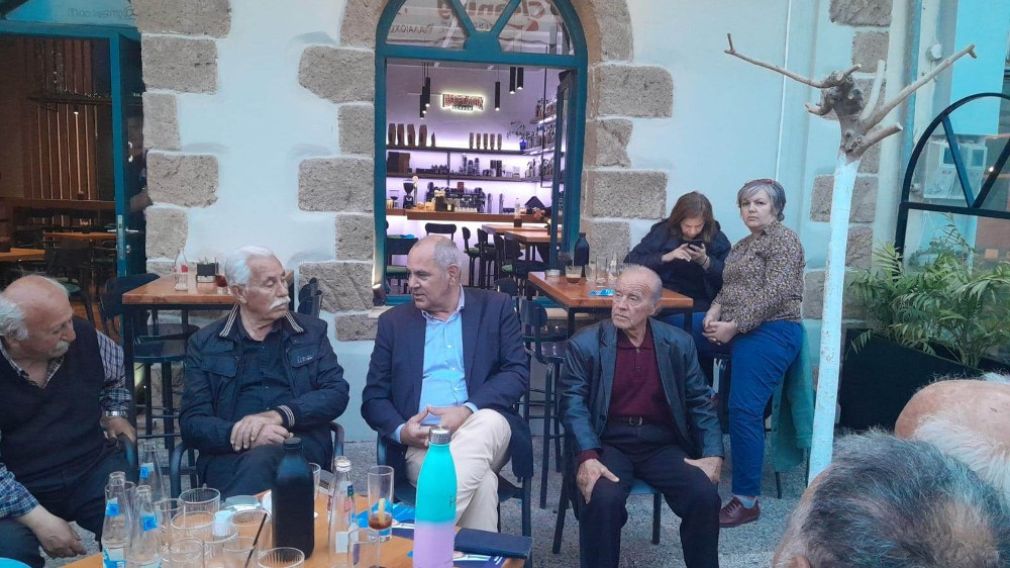 Σα να κάνει  προπόνηση ο... Μπολτ!