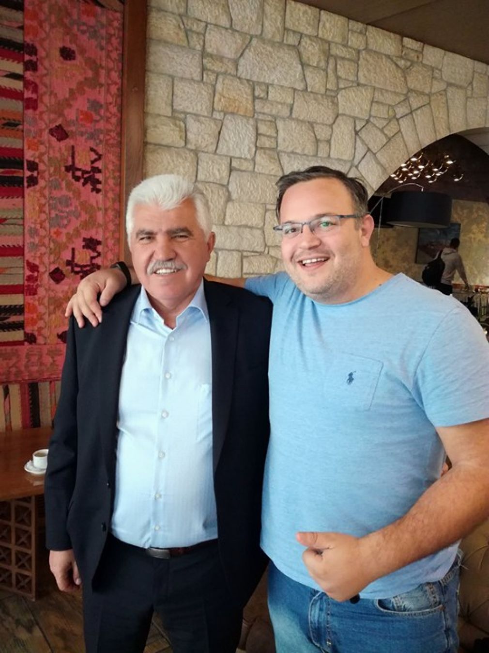 Είπαμε... ο χειρότερος όλων είναι ο Παράσχος... Ο χειρότερος...