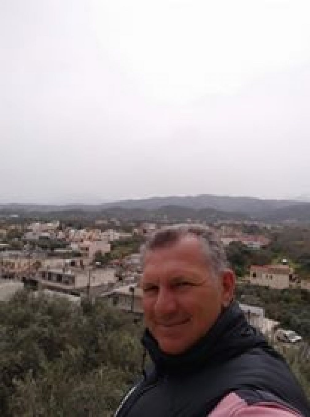 Τουλάχιστον έχει θέα... ο Γιώργος!