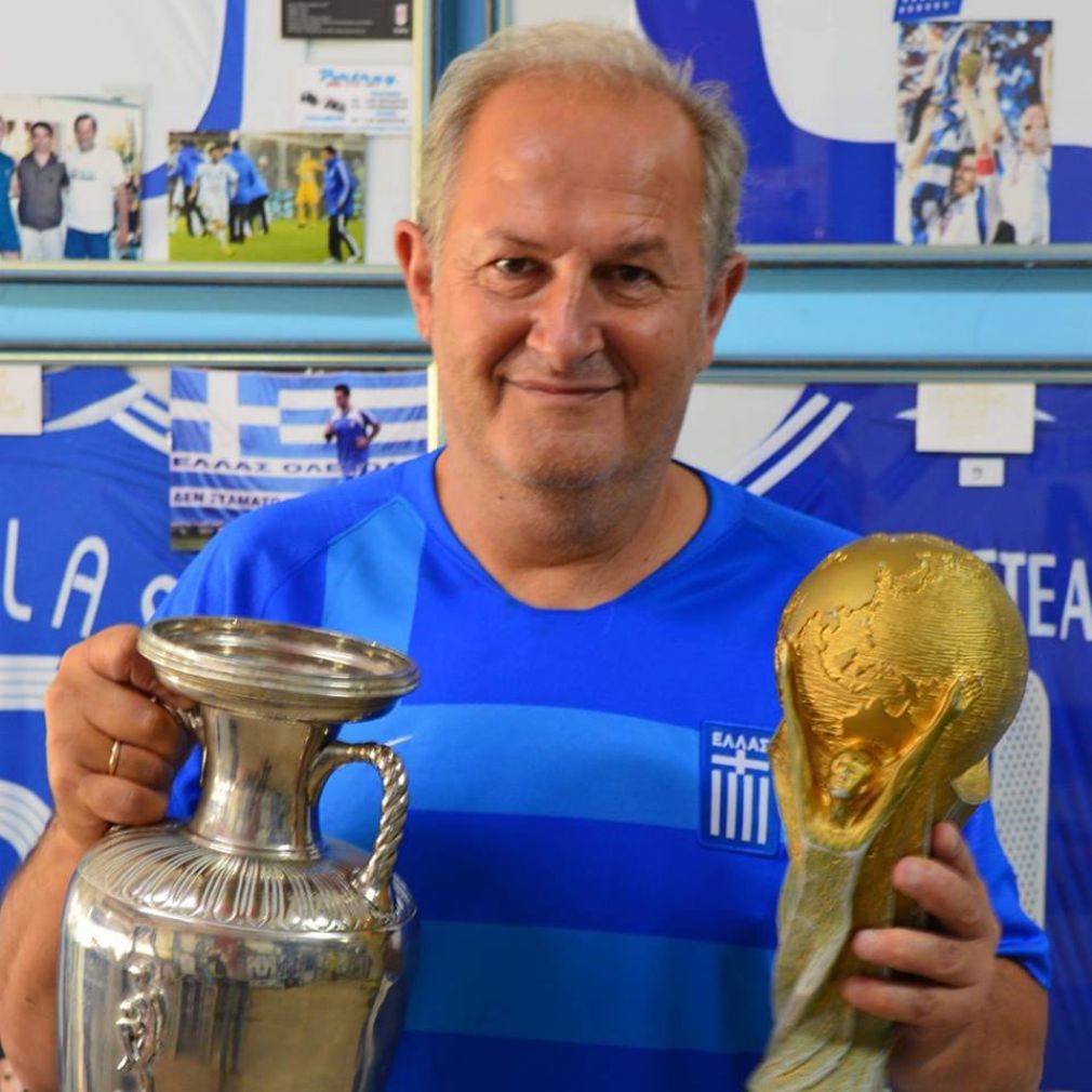 Ετοιμάζει βαλίτσες...
